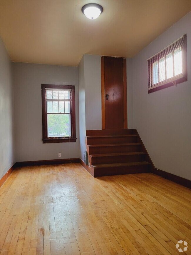 Downtown Mandan Apartments for Rent with Hardwood Floors Mandan, ND