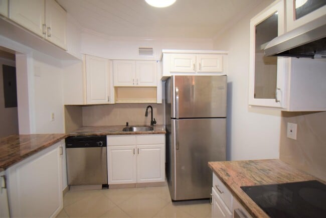Building Photo - 2878 Donnelly Dr