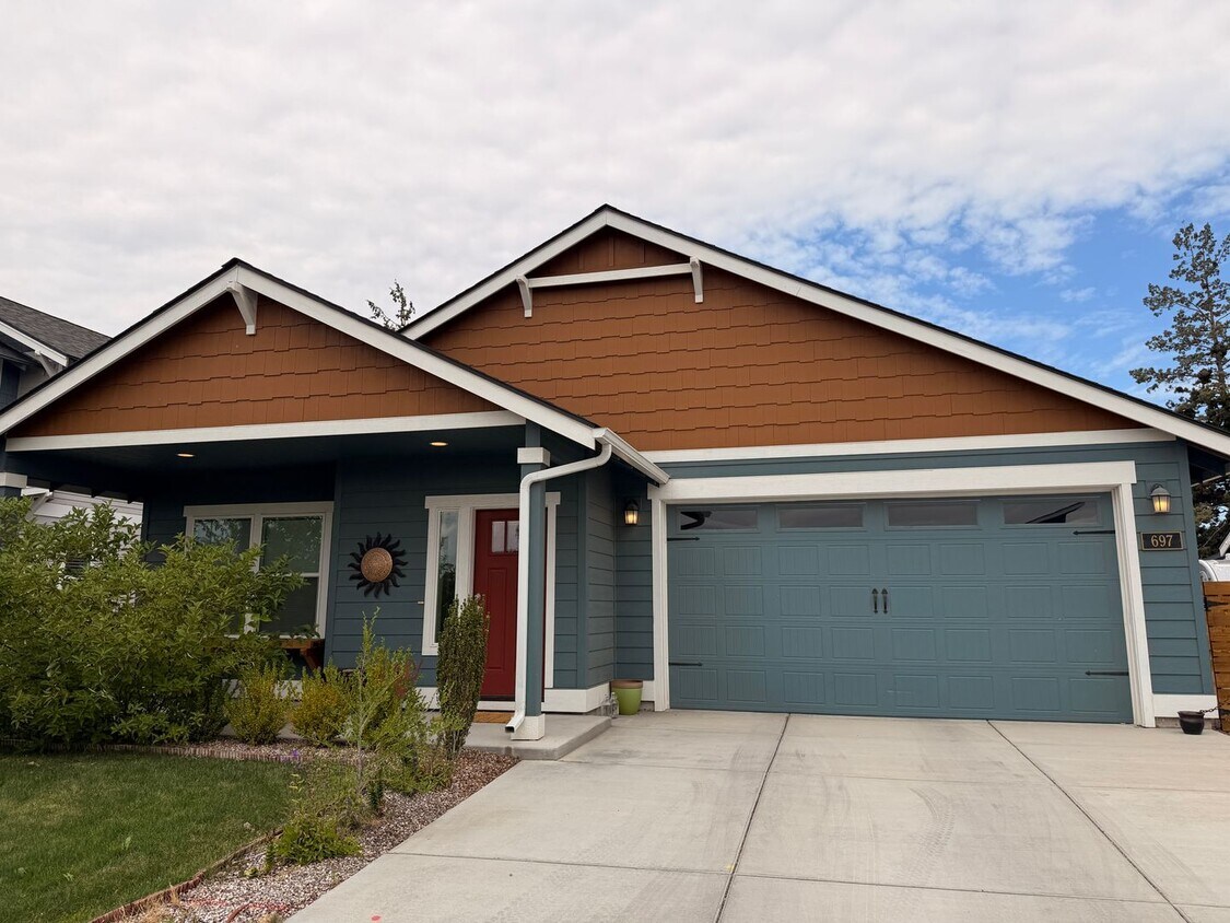 Building Photo - Beautiful Canyon Rim Village Home Near Parks and Dry Canyon Trails