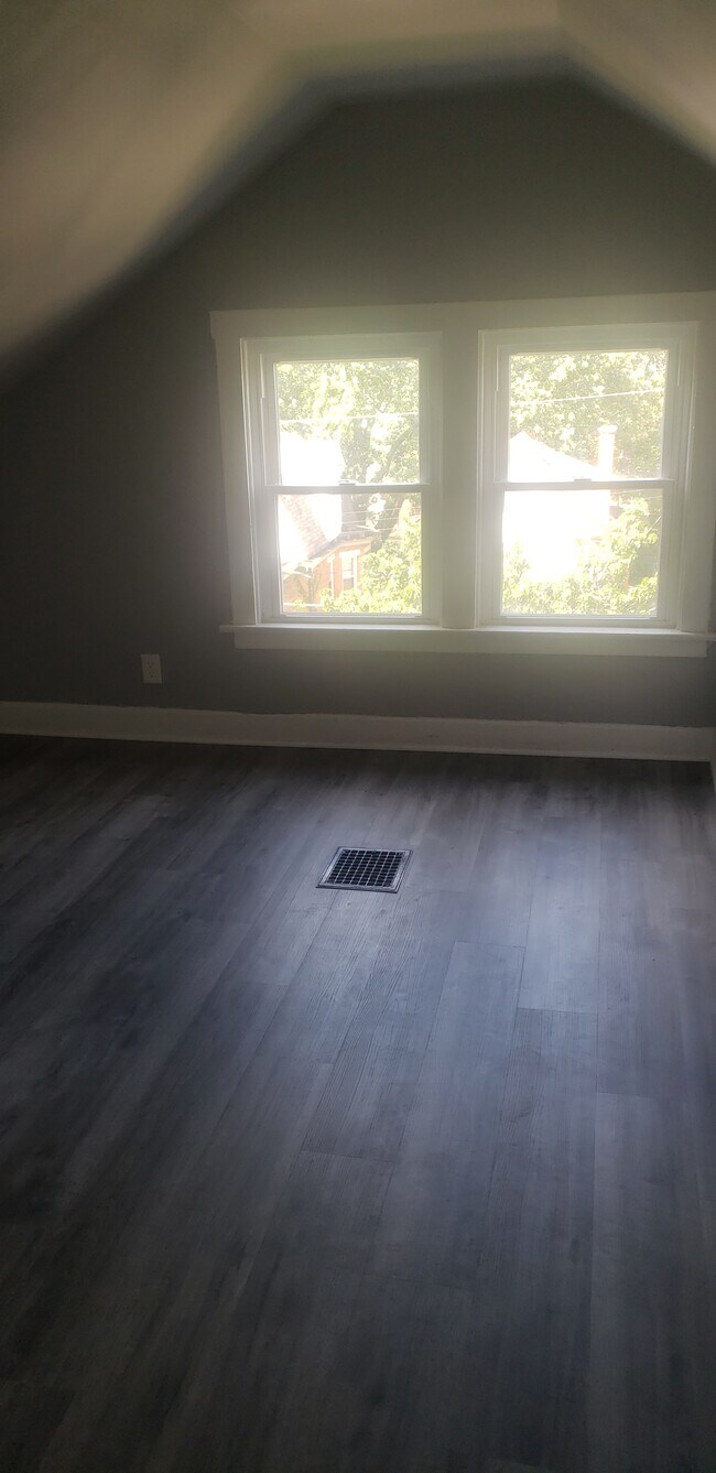 Bedroom 3 - 970 Kirbert Ave