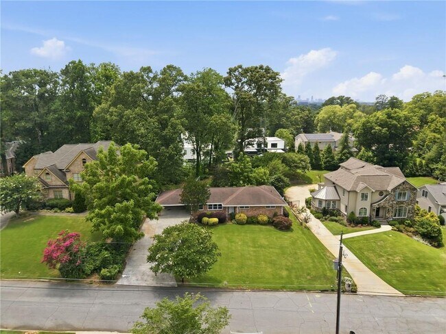 Foto del edificio - 2140 Oakawana Rd NE