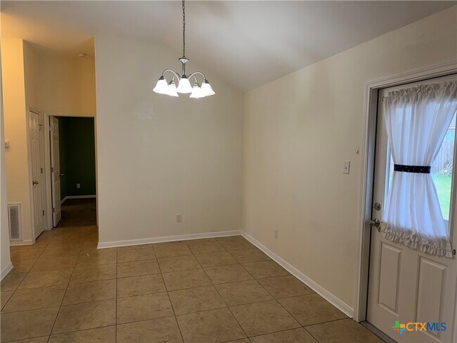 Foto del edificio - 8016 Bridgepointe Dr