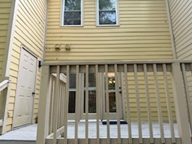Building Photo - 3205 Coachman's Way