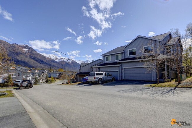 Building Photo - Beautiful 3-Bedroom Half Duplex in Eagle R...