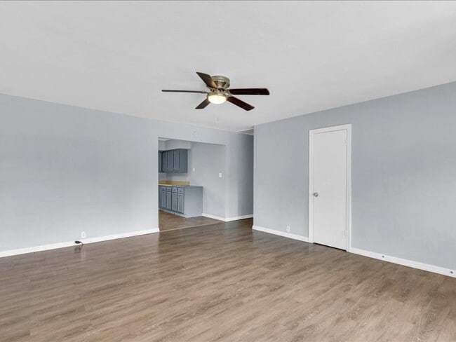 Building Photo - 615 Breen Dr