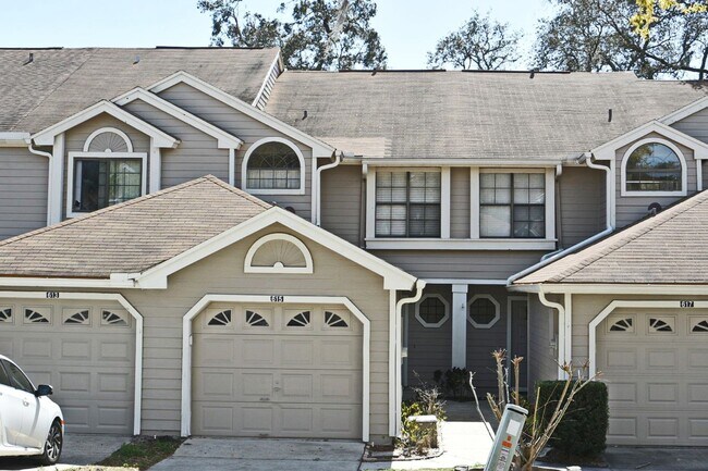 Building Photo - 2/2.5  Townhouse with garage