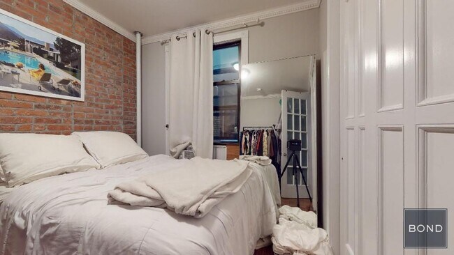 Building Photo - 436 W 52nd St