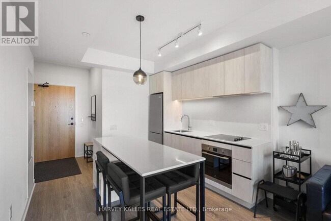 Photo du bâtiment - 2495 Eglinton Ave W
