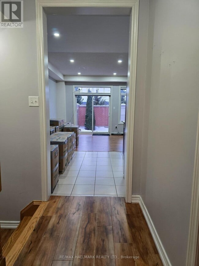 Building Photo - 32 Kempenfelt Trail