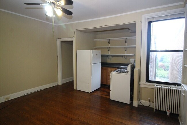 Building Photo - 1219 Bolton St