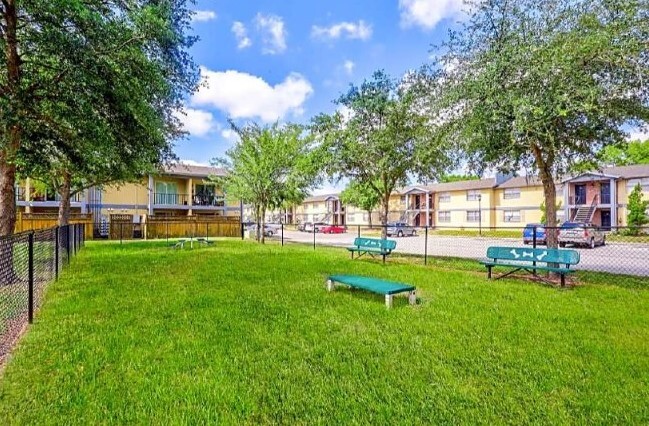 Dog Park - Serenity Lake Apartments