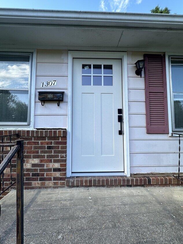 Foto principal - 1307 Willow Rd