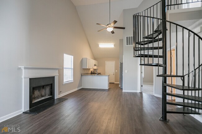 Building Photo - 308 Autumn Lake Dr