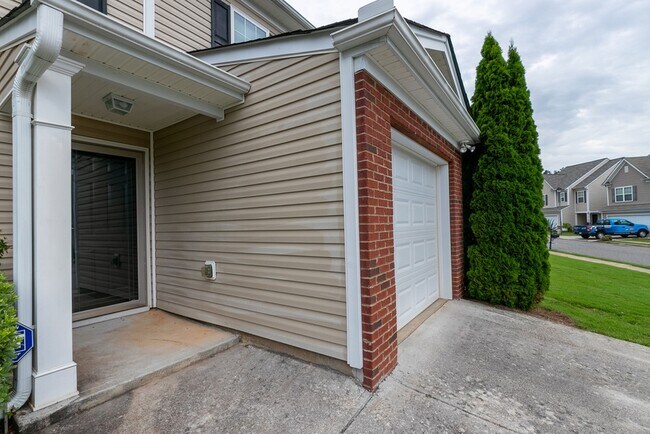 Foto del edificio - 421 Double Creek Dr