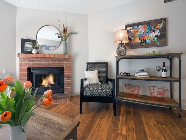 Fielder�s Creek Apartments Englewood, CO