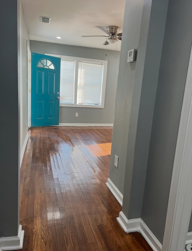 Building Photo - 3148 Highland Park Pl