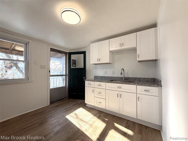 Foto del edificio - 36 E Bernhard Ave