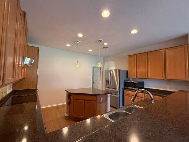 Foto del edificio - 2250 Howry Dr