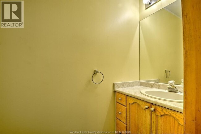 Building Photo - 1412 Mickaila Cres