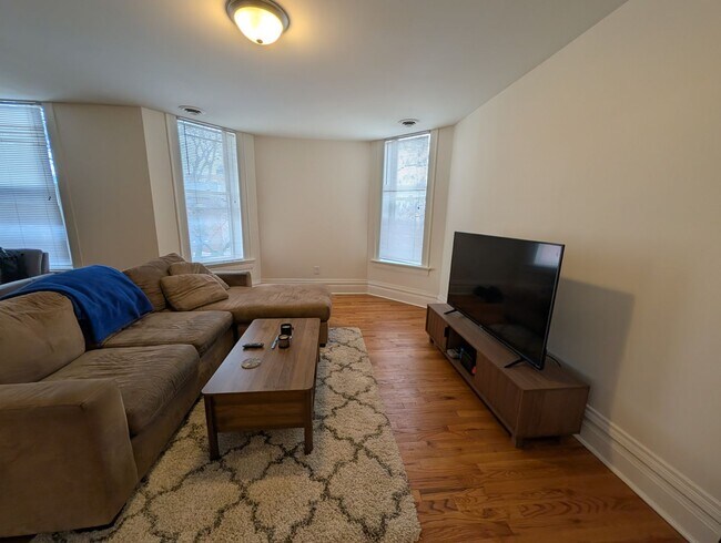 Foto del edificio - Wicker Park 2 BR, Prime Location, Fully Renovated