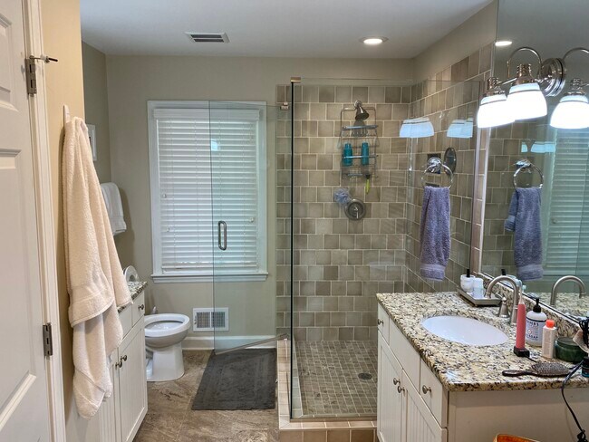 Building Photo - 429 Morrison Ave