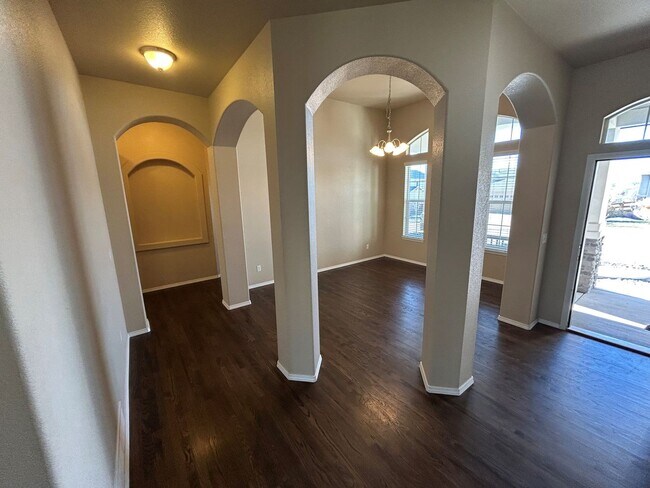 Foto del edificio - Absolutely Gorgeous 5-Bed 4-Bath with 3-car Garage Home!