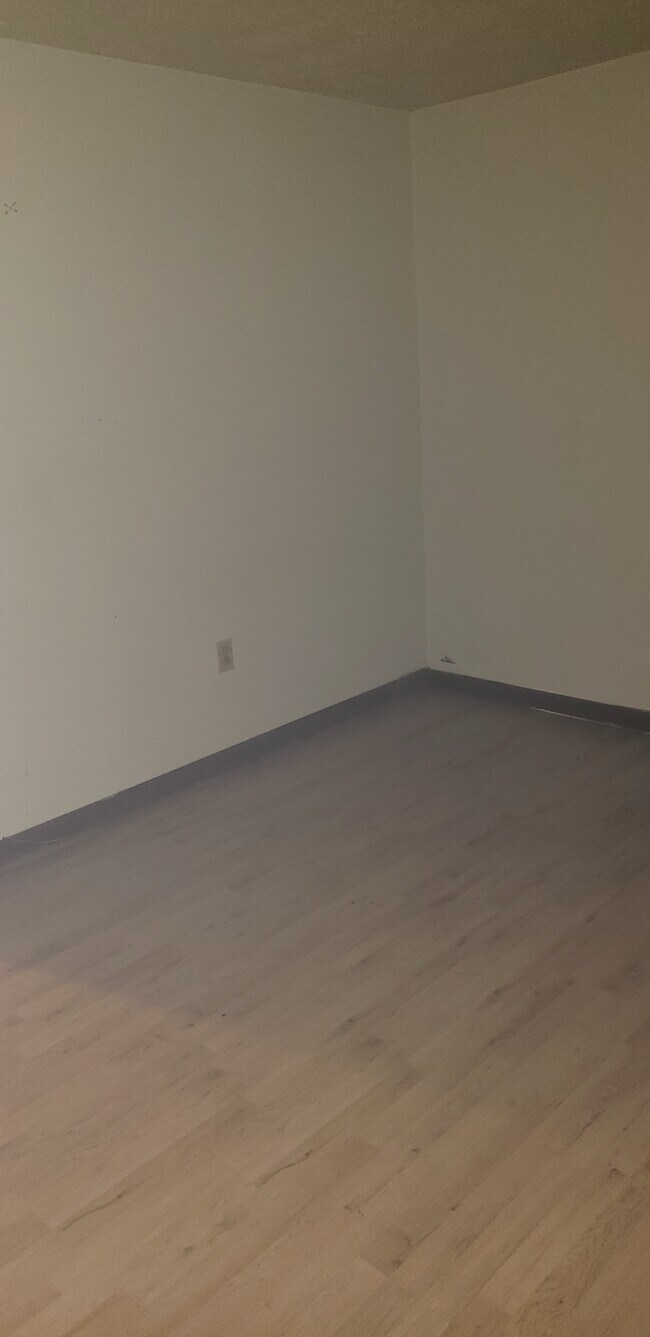 Building Photo - 1402 Mount Royal Blvd