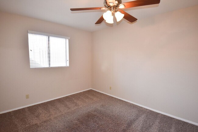 Building Photo - 4009 E Amberwood Dr