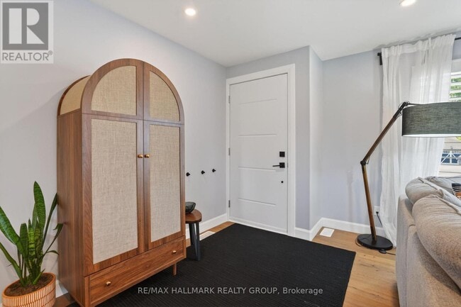 Building Photo - 1583 Maxime St