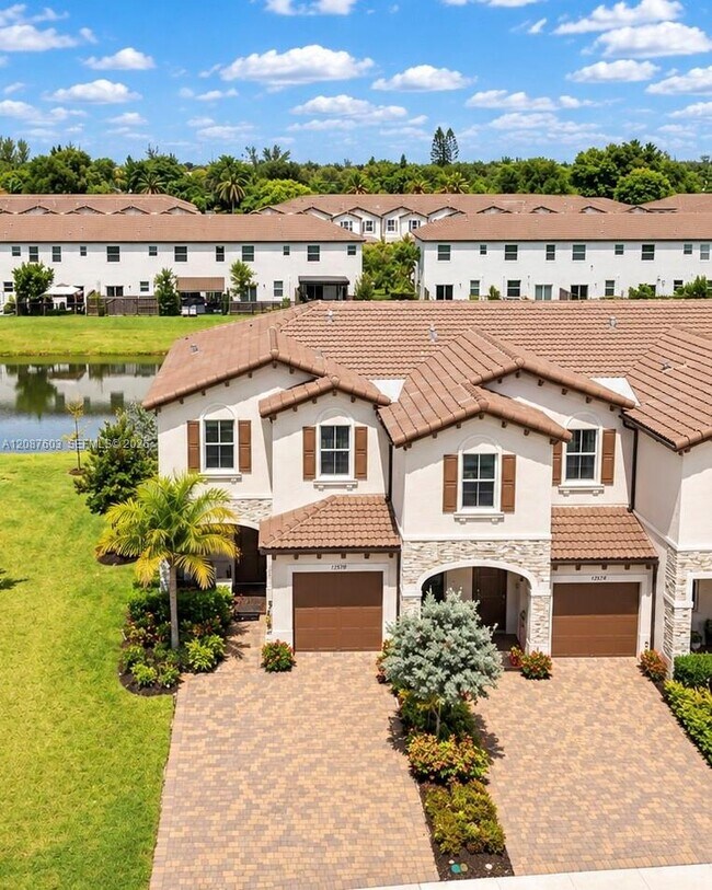 Foto del edificio - 12570 NW 22nd Pl