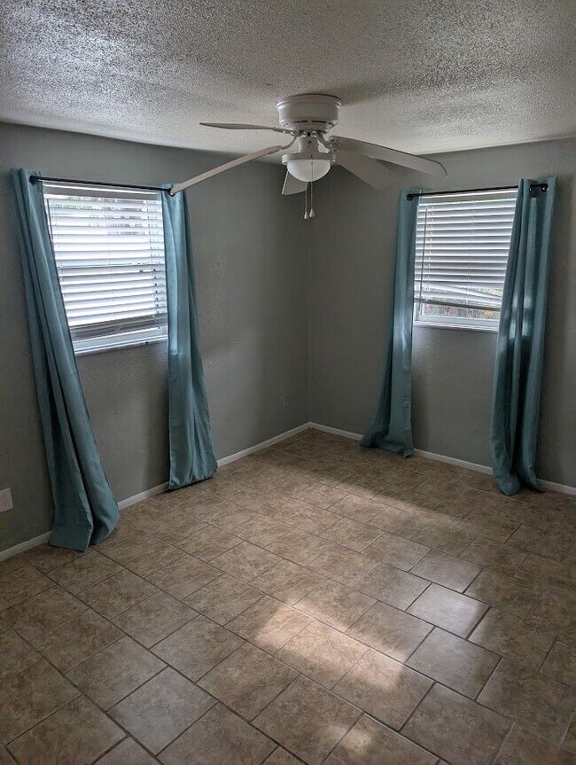 Building Photo - 413 Marjon Ave
