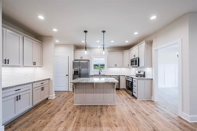 Foto del edificio - 2437 Topeka Rd