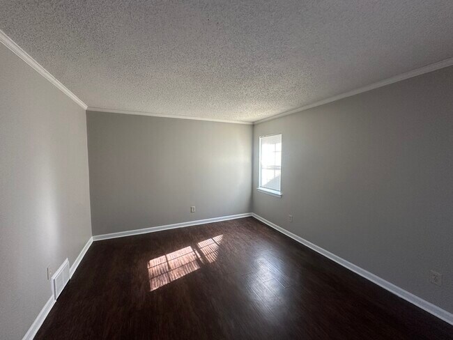 Foto del edificio - 1998 Montreat Dr