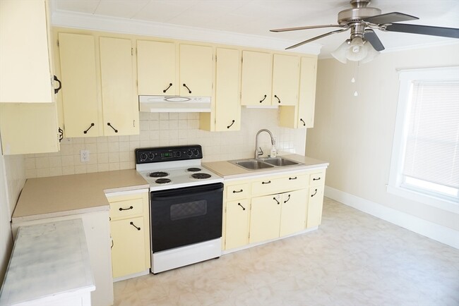 Building Photo - 76 4th Ave