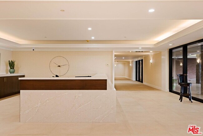 Foto del edificio - 300 N Swall Dr