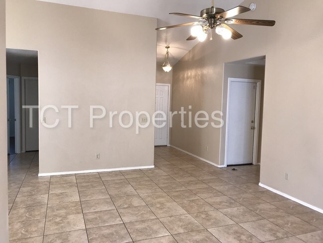 Building Photo - Charming Home in Brookfield West I