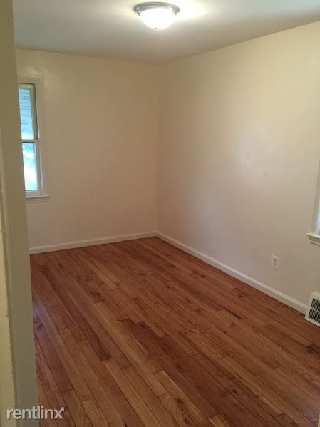 Foto del edificio - 18700 McCormick St