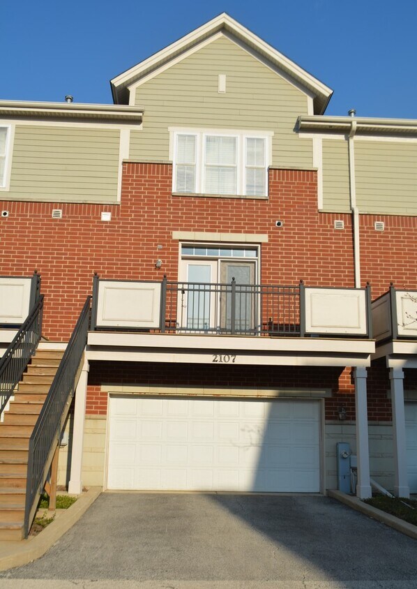 2107 S Montague Blvd, Arlington Heights, IL 60005 Townhome Rentals in