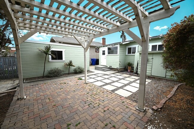 Building Photo - Charming 1 Bedroom Cottage in Ocean Beach