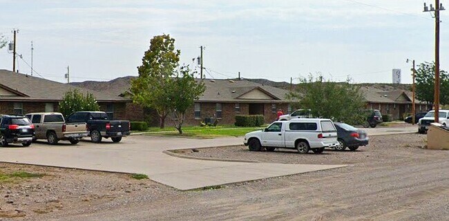 Building Photo - 900 Harmon Ave