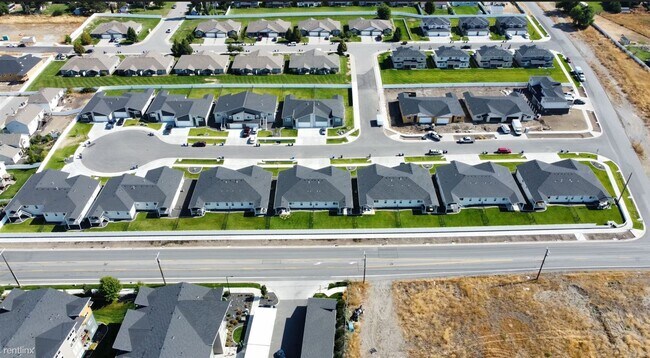 Foto del edificio - 3 br, 2 bath Duplex - 1212 North Coach Drive