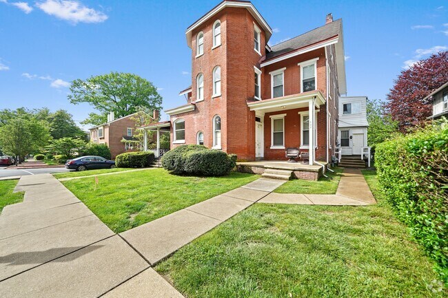 Building Photo - 402 N Church St