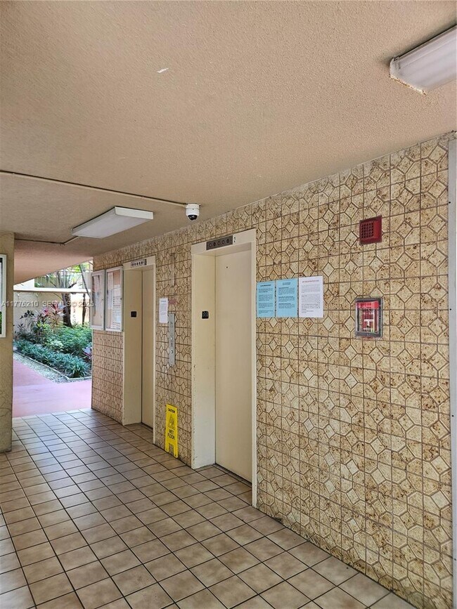 Foto del edificio - 410 NW 68th Ave