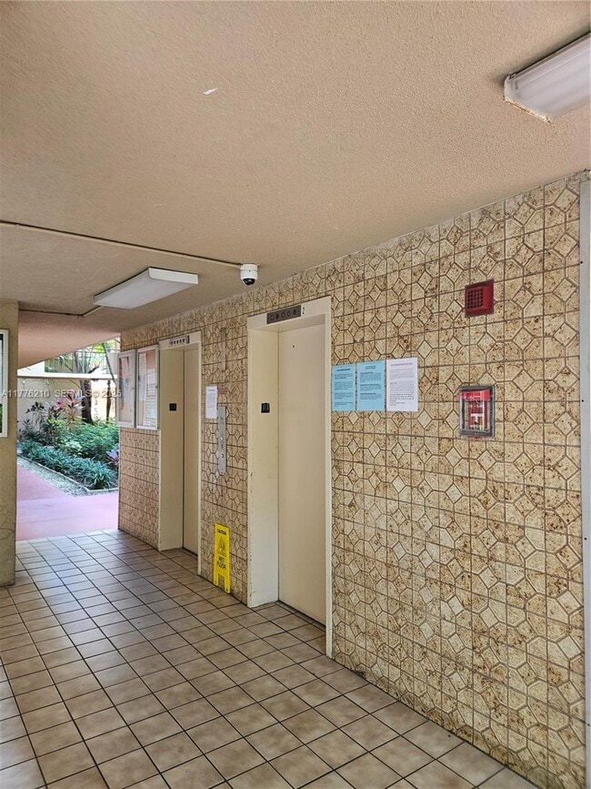 Building Photo - 410 NW 68th Ave