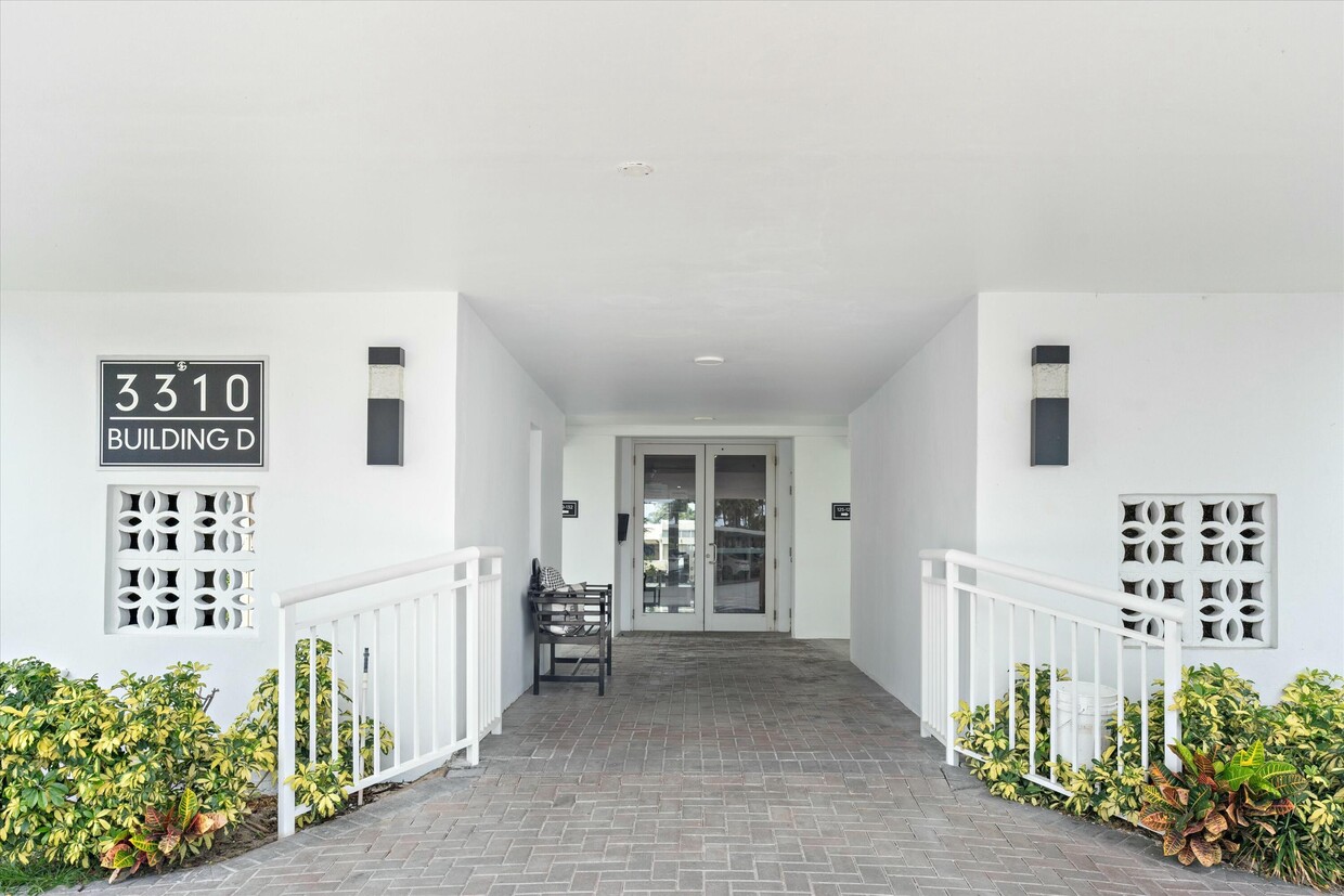 Primary Photo - 3310 S Ocean Blvd