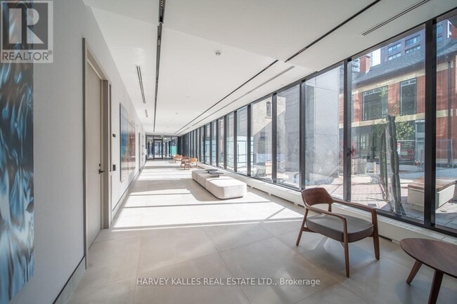 Building Photo - 609 Sherbourne St