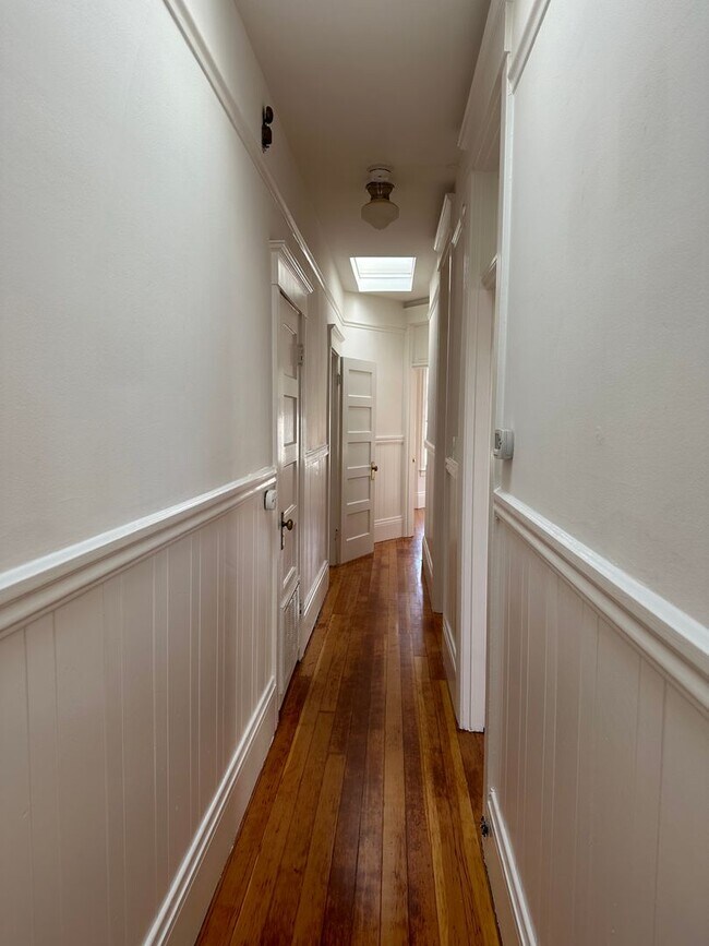 Building Photo - 517