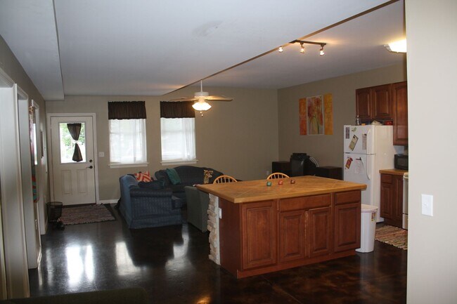 Foto del edificio - 4 Bedroom Luxury Apartments