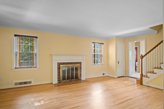 Building Photo - 154 S Pershing Dr