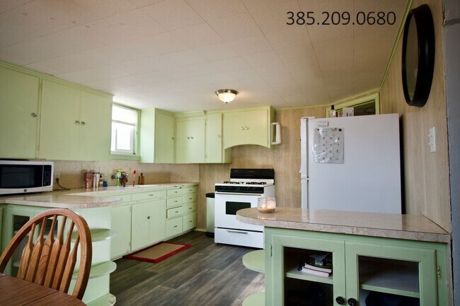 Building Photo - Large Provo basement apartment.